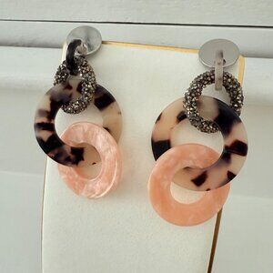 ✨ Tortoiseshell & Blush Pink Circle Drop Earrings – Modern Statement Style